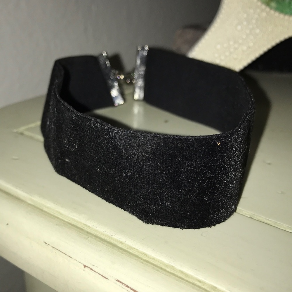 Black velvet choker